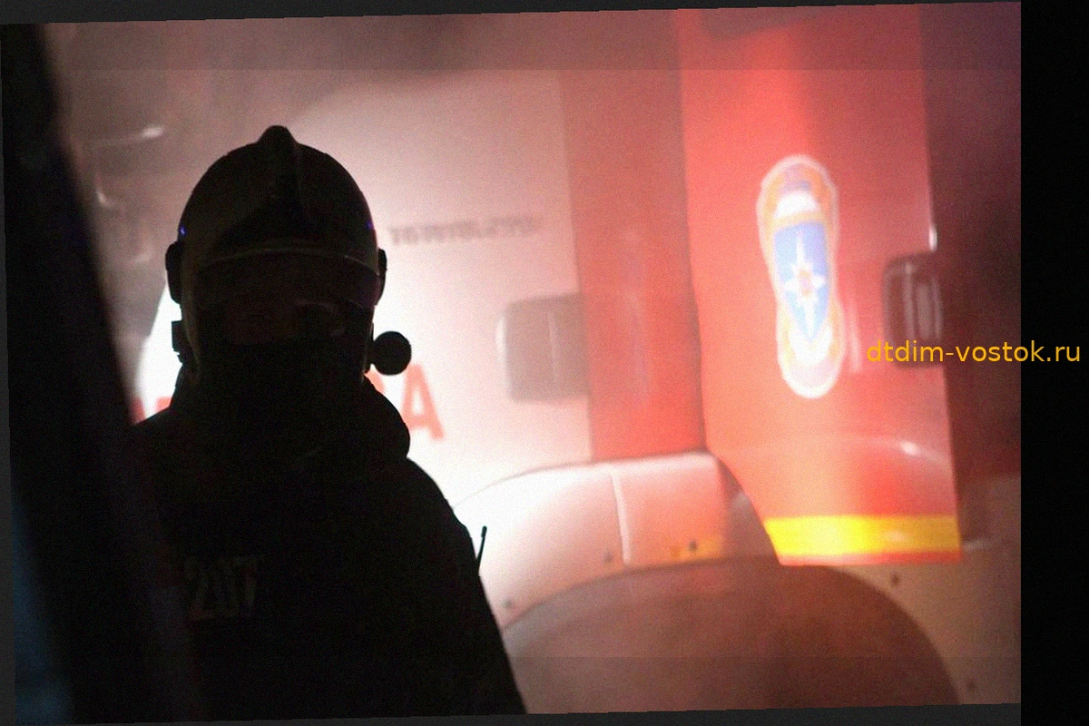 Пожар на территории морского терминала в Туапсе из-за атаки дронов ВСУ